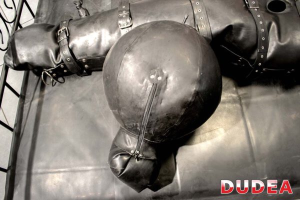 2-Kammer-Latex-Schlafsack mit Maske – Bild 5