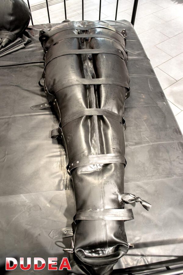 2-Kammer-Latex-Schlafsack mit Maske – Bild 8
